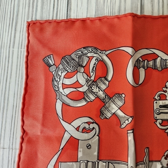 Hermès Ferronnerie Petit Carre 45 Scarf in Red and Gray - Picture 2 of 16
